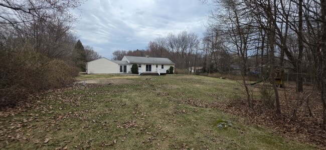 Photo - Single Family Home in Trumbull for Rent