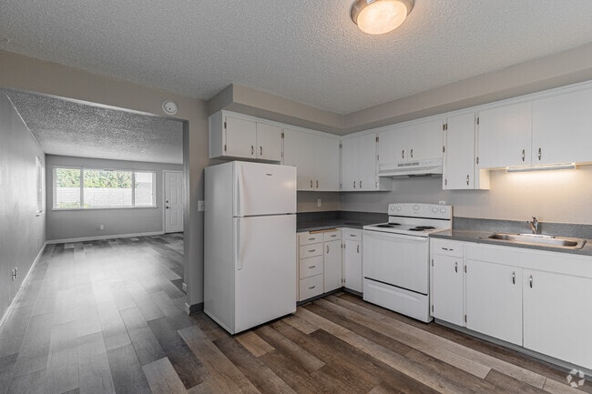 2BR, 1BA - 800SF - Kitchen