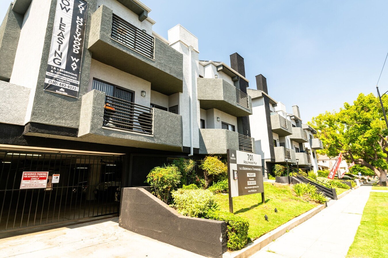 Photo - 701 N Hollywood Way