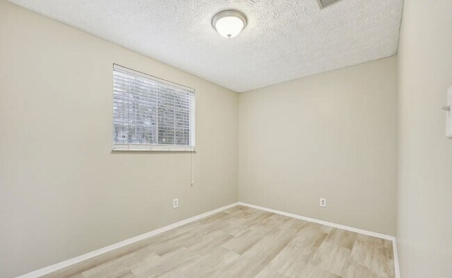 Photo - 2080 Singer Way