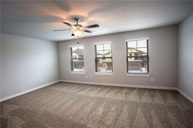 137 Lakeview Ct