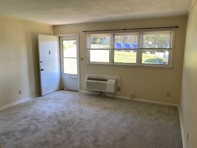 Photo - Cozy Studio Apartment - Unbeatable price and location!