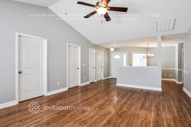 Photo - 5623 Roundup Cir