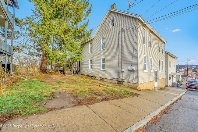 Photo - 916 W Linden St