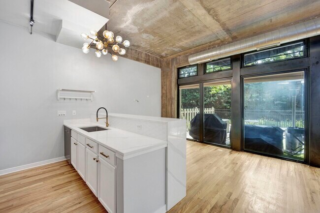 Photo - 1111 W 15th St Unit 113