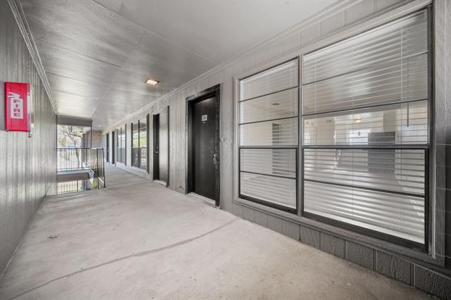 Building Photo - 320 E 4th St Unit 204