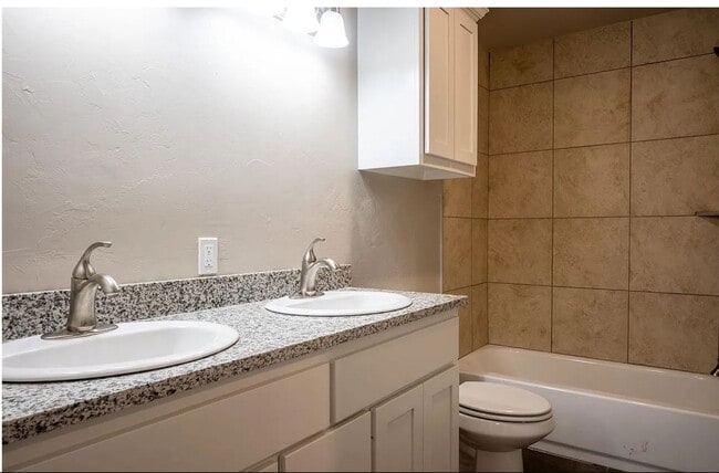 Photo - 410 Grove St