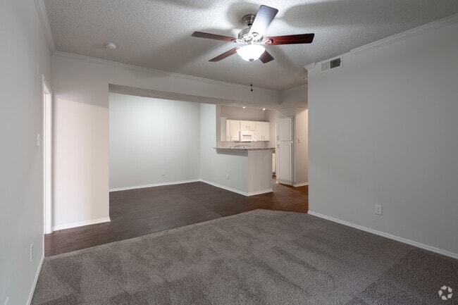 2BR, 2BA - 1,066SF