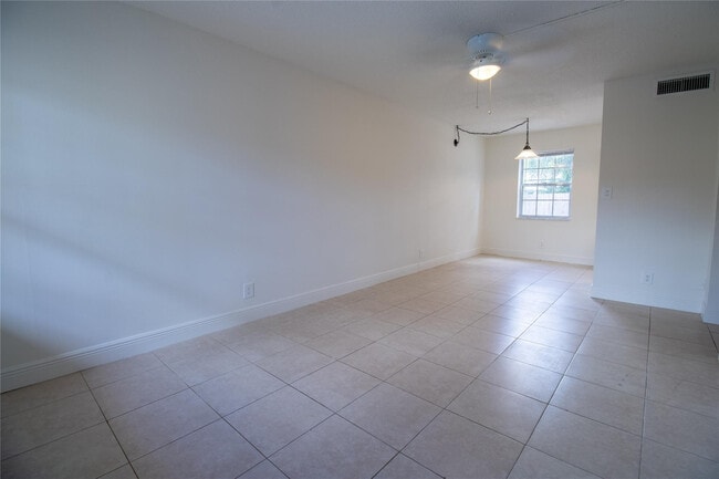 Photo - 1505 SW 2nd St Unidad 105