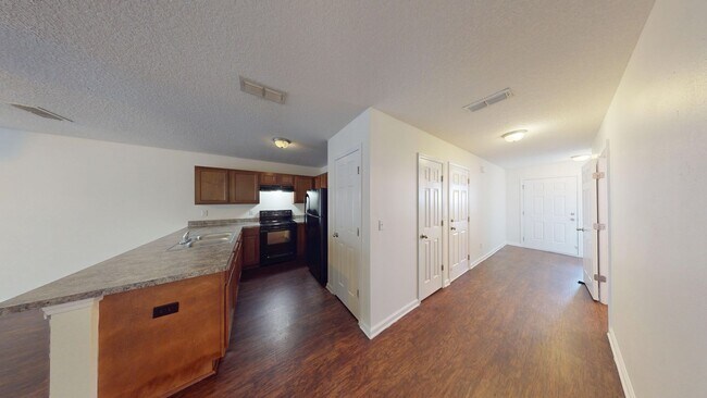 Photo - 3BR/ 2.5BA TOWNHOME With Garage - Timmerma...