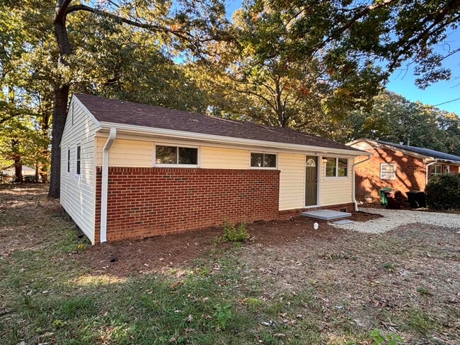 Photo - 1813 Blain St