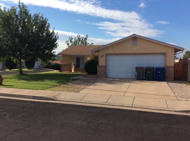 Photo - Charming 4 bedroom!