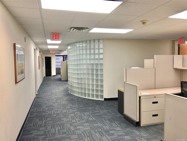 Photo - 990 Westbury Rd Unit 3