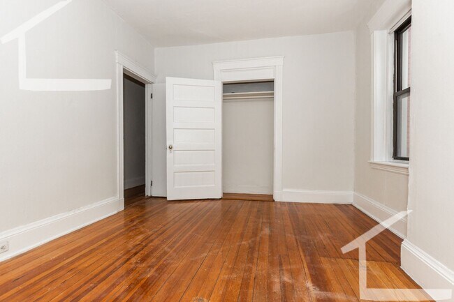 Photo - 9/1 No Fee! Split style 3BR on Comm Ave, Green Line