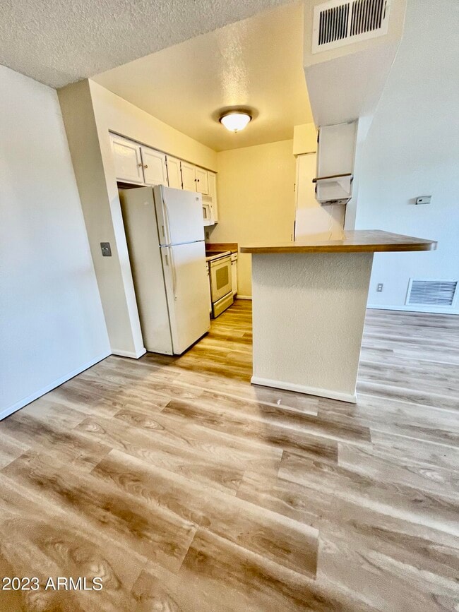 Photo - 623 W Guadalupe Rd