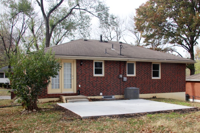 Photo - 106 N 1st St