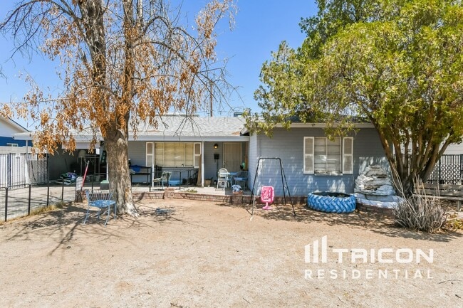 Building Photo - 120 W 8th Pl Rental