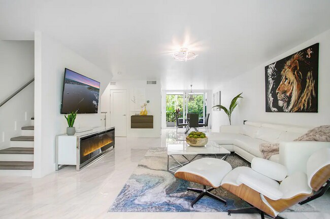 Photo - 995 9th Ave S