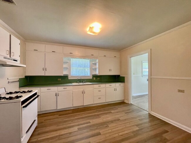 Photo - 705 Runnels Ave