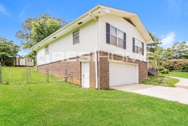 Photo - 824 Ridge Ln Dr