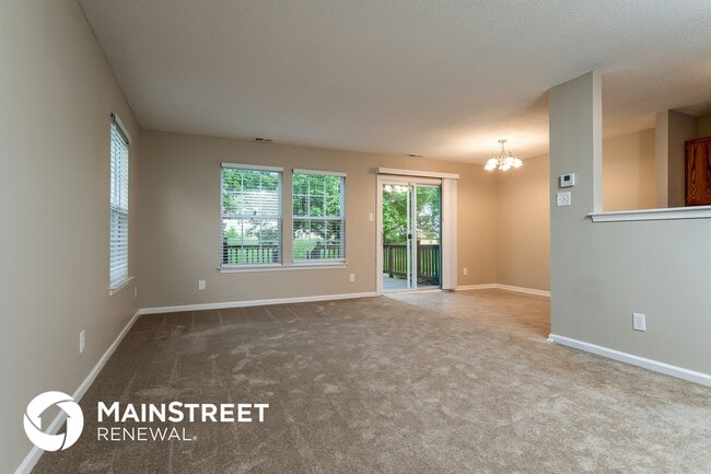 Photo - 4549 Connaught Dr E