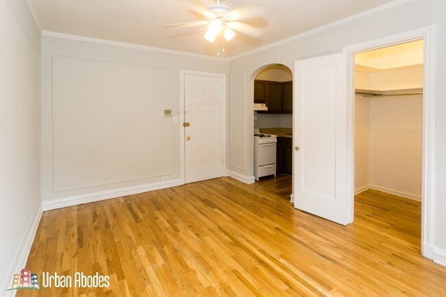 Building Photo - 833 W Wolfram St Unit A09C Rental