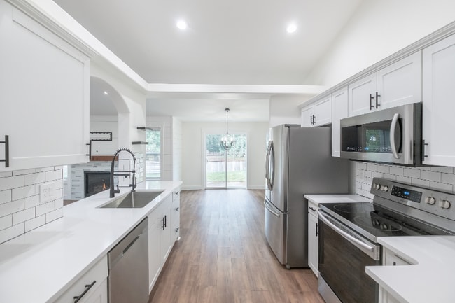 Photo - 918 NE Oakmont Loop