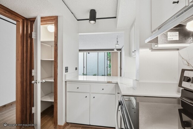 Photo - DOWNTOWN ~ Gene Leedy Townhouse ~ with Community Pool