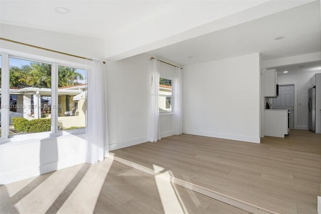 Photo - 461 Plover Ave