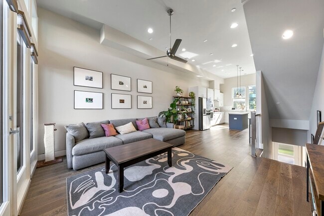 Photo - 2412 Canal St Unit J