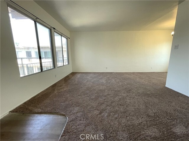 Building Photo - 528 Cedar Ave Unit 3H