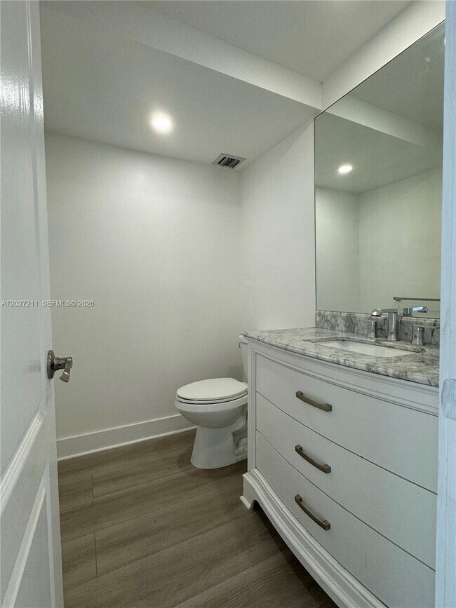 Photo - 16710 NE 9th Ave Unit 409