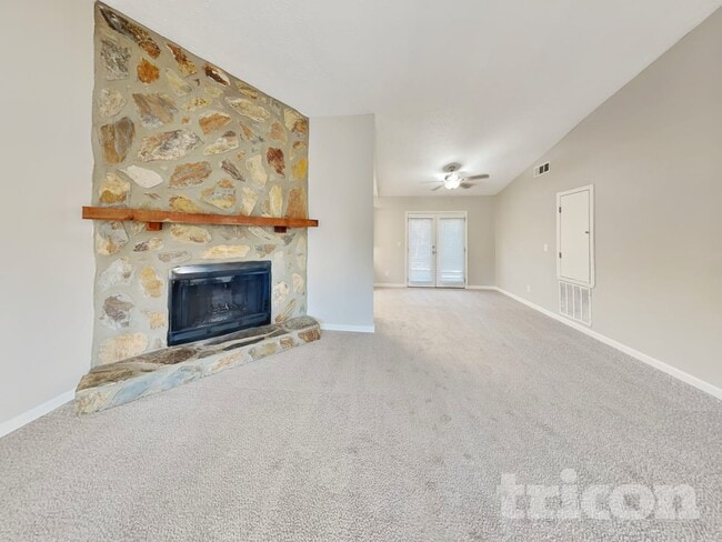 Photo - 308 Knollwood Ln