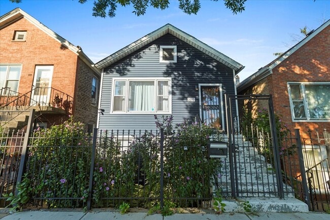 Building Photo - 3010 S Poplar Ave Rental