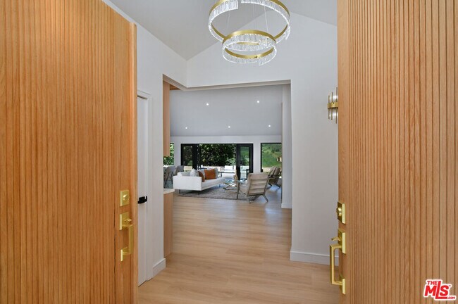 Photo - 26065 Farmfield Rd