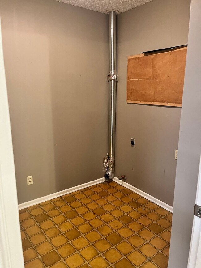 Photo - 1105 E 23rd St Unidad 1105 -  B