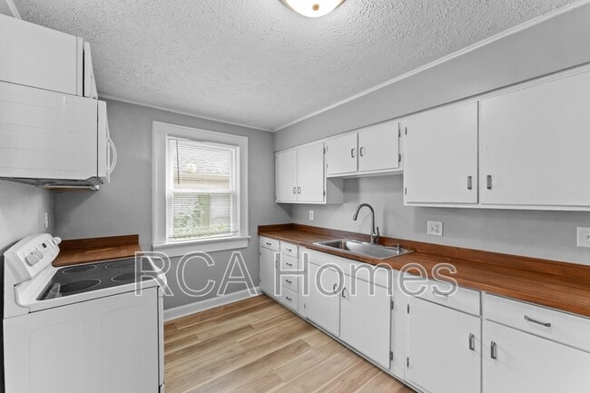 Photo - 369 S Grand Ave