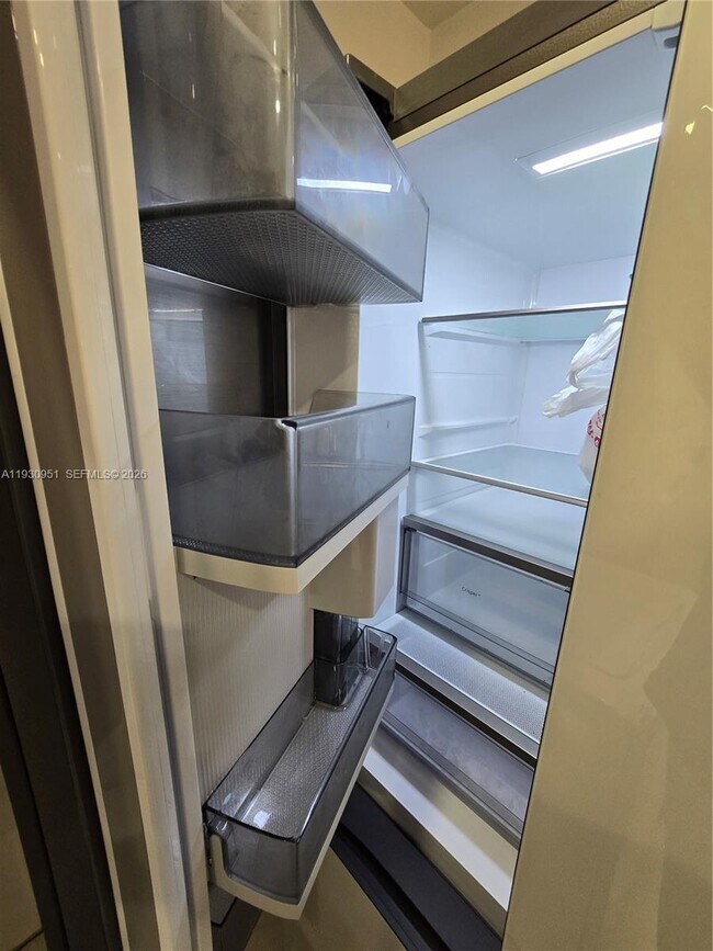 Photo - 1800 W 54th St Unidad 409