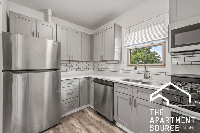 Building Photo - 7319 N Rogers Ave Unit 201 Rental