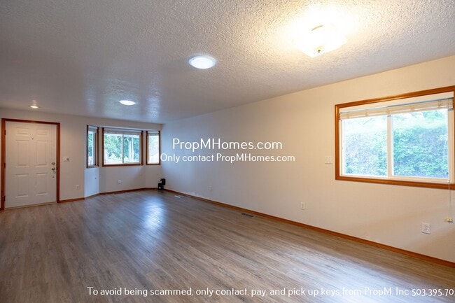 Photo - Bright Two Bedroom Home in Oak Grove!