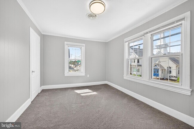 216 W Division St