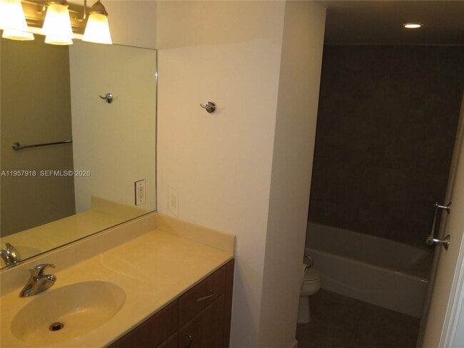 Photo - 401-469 69th St Unidad 906