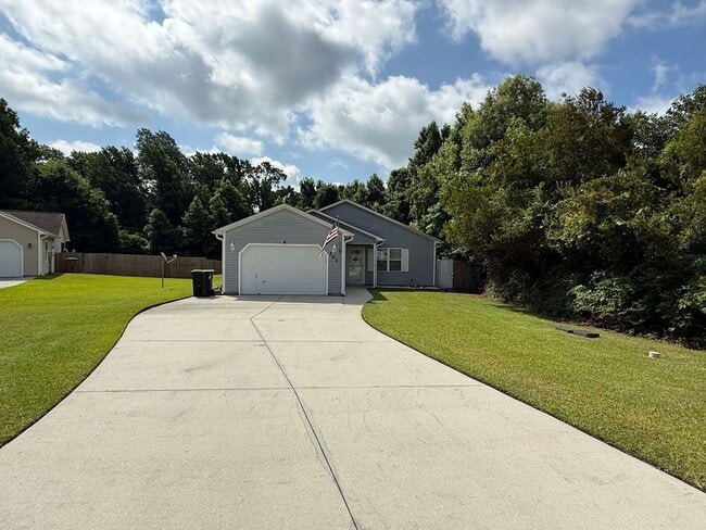 Building Photo - Charming 3 bedroom, 2 bath house
