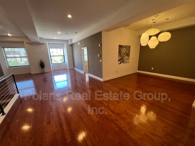 Photo - 350 N Meridian St