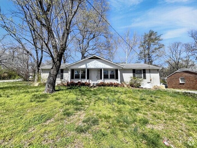 Building Photo - 3-Bedroom Home in a Convenient Location / ...