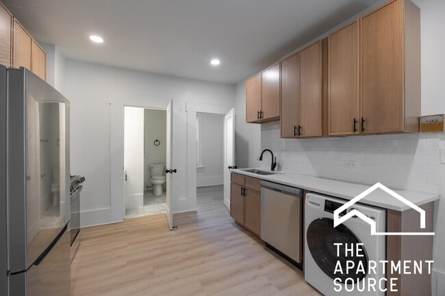 Building Photo - 2301 N Leavitt St Unit 1F