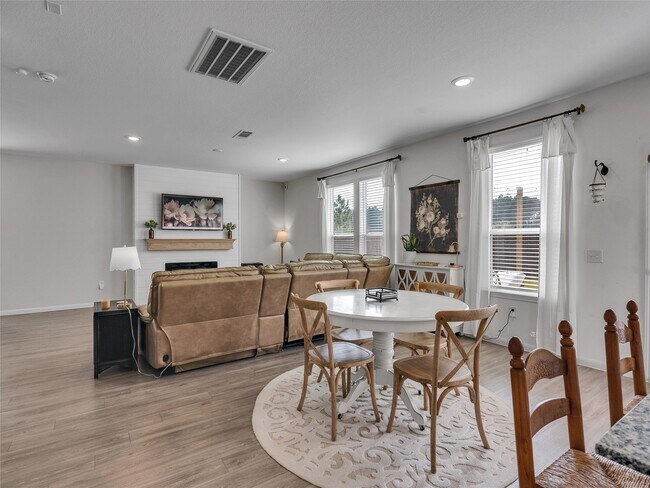 Photo - 25623 Balsamroot Dr