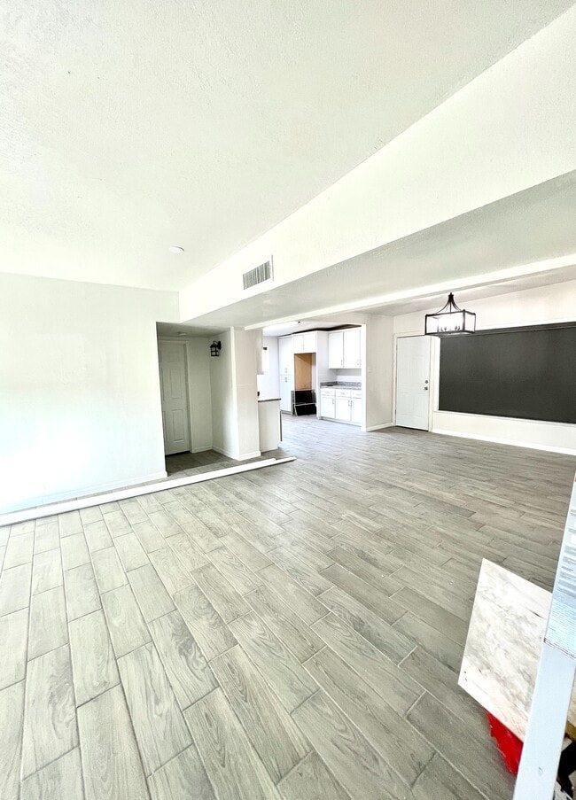 Photo - 9412 Beals St