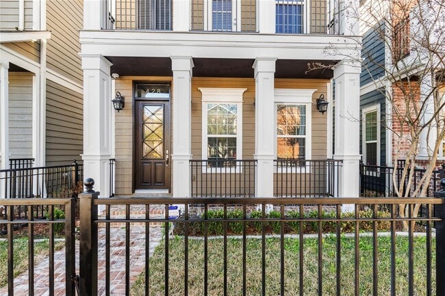 Building Photo - 428 W 26th St Rental