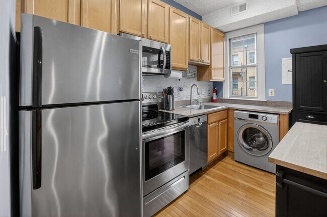 Photo - Sunny 1br with Balcony in Columbia Heights! Unidad 319